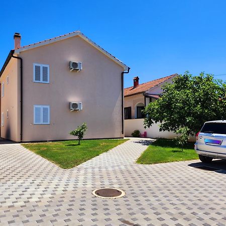 Ena Apartment Turanj Bagian luar foto
