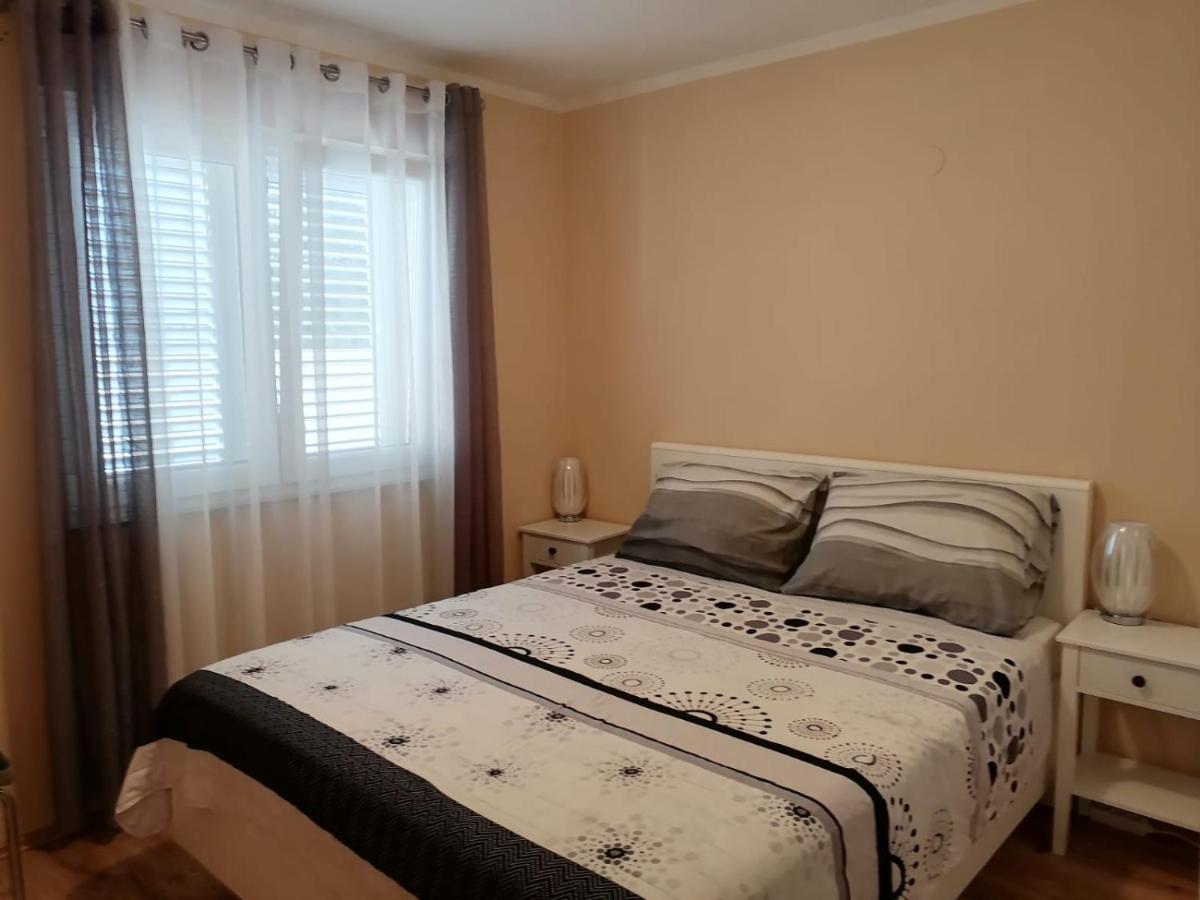Ena Apartment Turanj Bagian luar foto