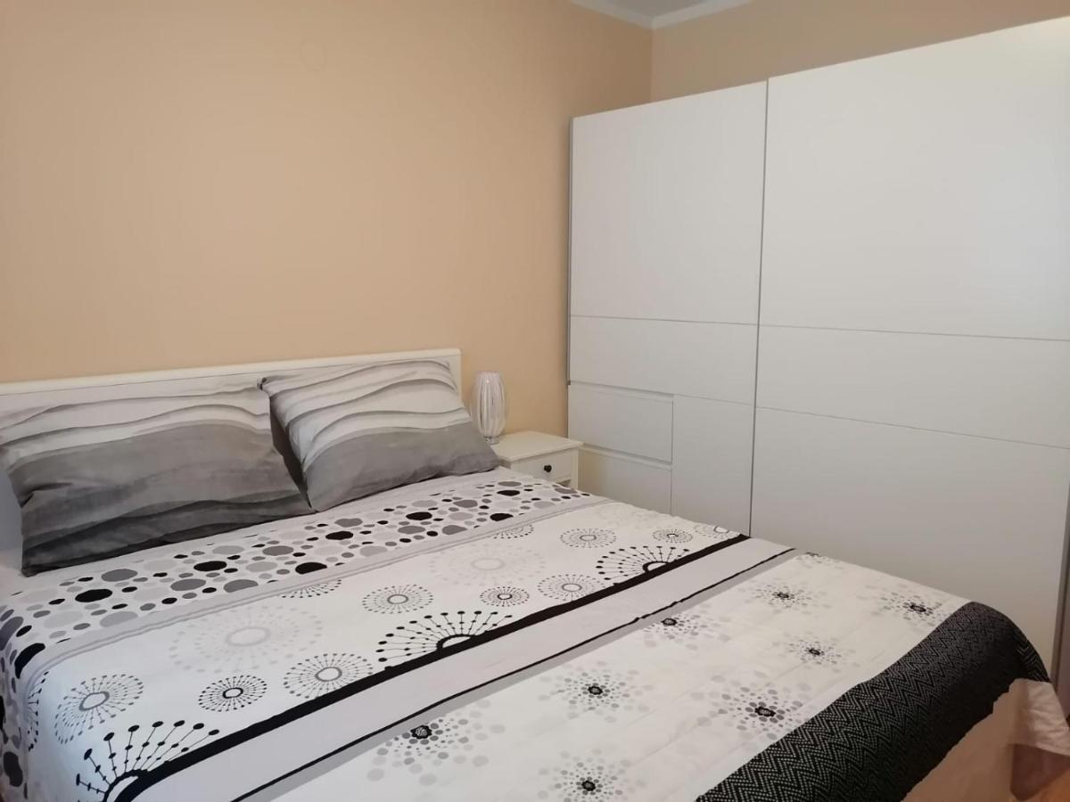 Ena Apartment Turanj Bagian luar foto