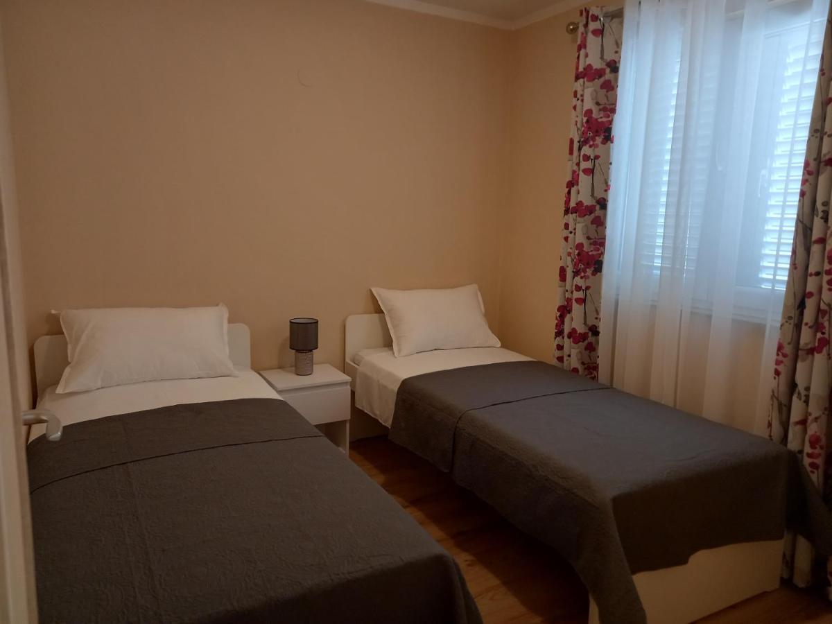 Ena Apartment Turanj Bagian luar foto