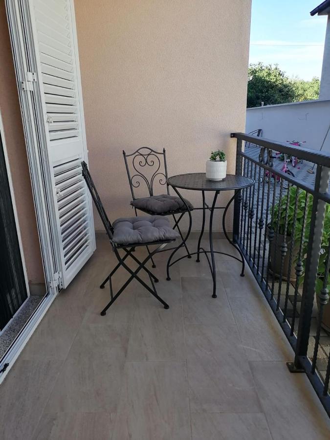 Ena Apartment Turanj Bagian luar foto
