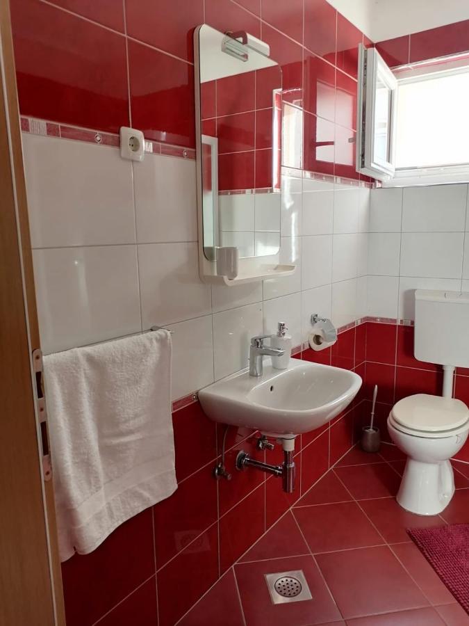 Ena Apartment Turanj Bagian luar foto