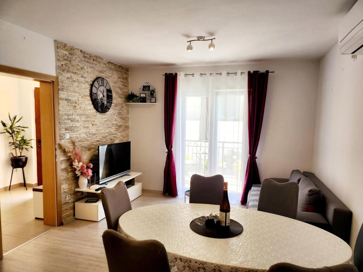 Ena Apartment Turanj Bagian luar foto