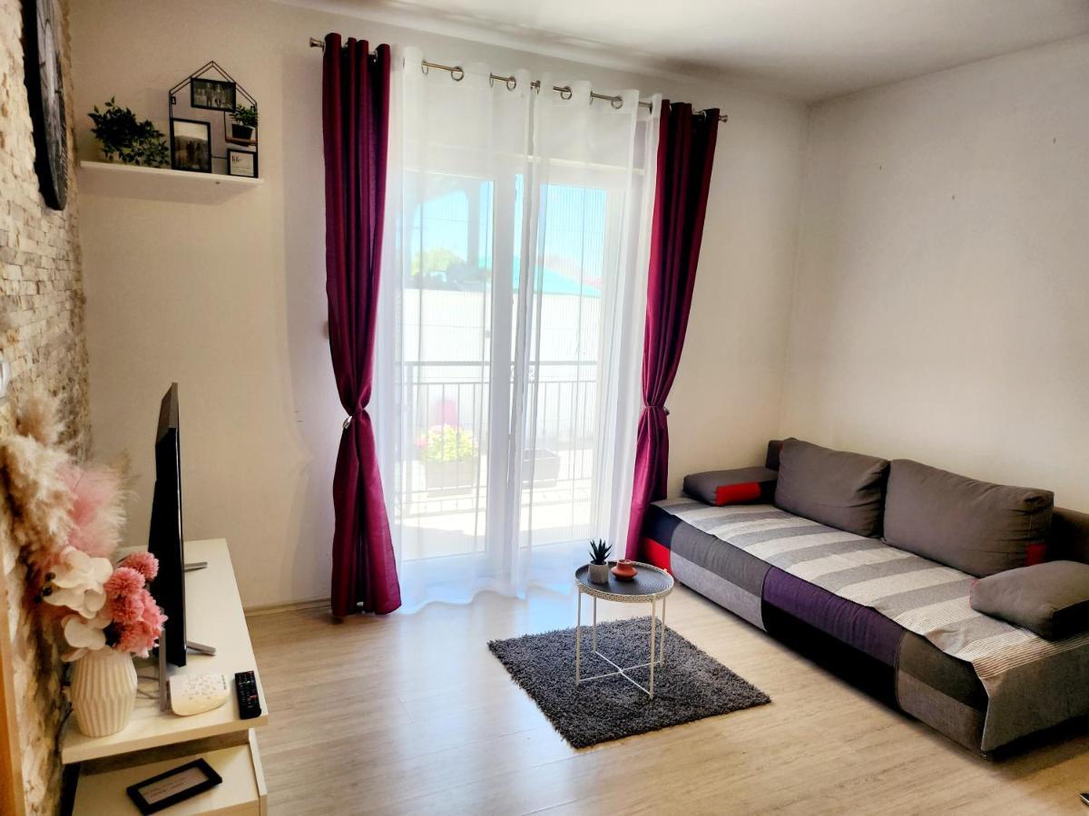 Ena Apartment Turanj Bagian luar foto